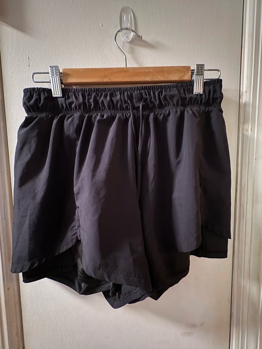 Avia women’s Athletic Shorts Black Size Medium (8-10) Like New
